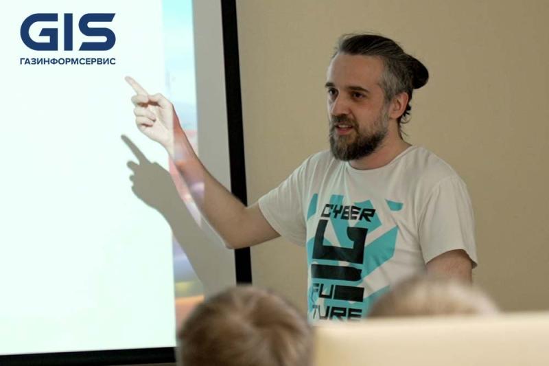 Работа с детьми — это часть корпоративной культуры: «Газинформсервис» рассказал детям, куда родители уходят по утрам
